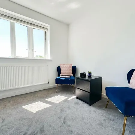 Apartment Charming 2-bedroom Flat With Private Balcony Near Islington Station, Canonbury *