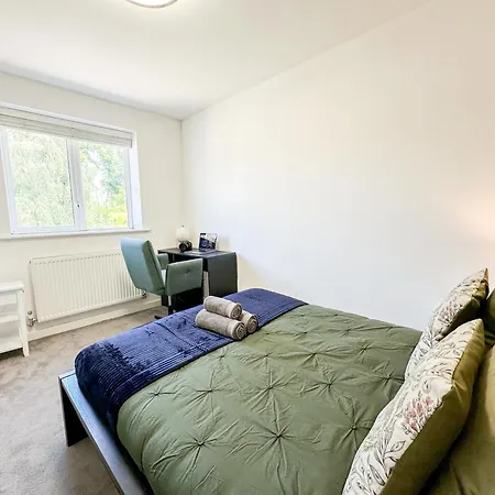 Charming 2-bedroom Flat With Private Balcony Near Islington Station, Canonbury Apartment London