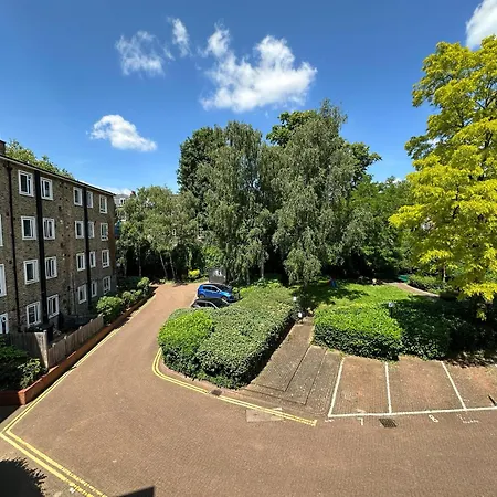 Charming 2-bedroom Flat With Private Balcony Near Islington Station, Canonbury *