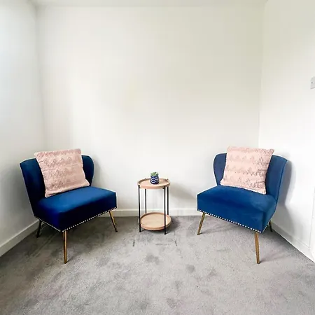 Charming 2-bedroom Flat With Private Balcony Near Islington Station, Canonbury London