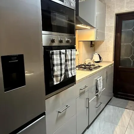 Holiday home Charming And Cosy London Home, Garden, Parking & Family Fun Mitcham