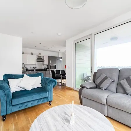 Apartment Modern 1-bed With Panoramic View In London