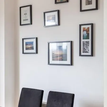 Modern 1-bed With Panoramic View In Apartment London