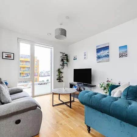 Modern 1-bed With Panoramic View In Apartment