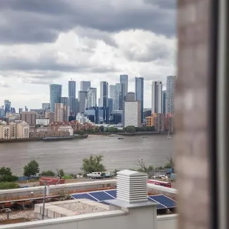 Apartment Modern 1-bed With Panoramic View In London