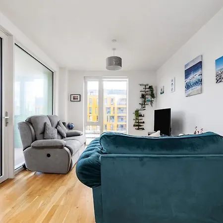 Modern 1-bed With Panoramic View In London