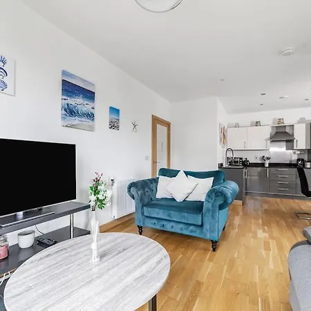 Modern 1-bed With Panoramic View In * London