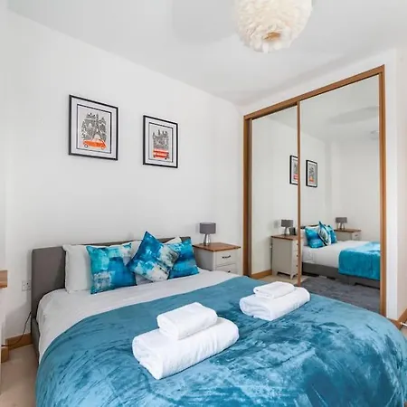 Modern 1-bed With Panoramic View In