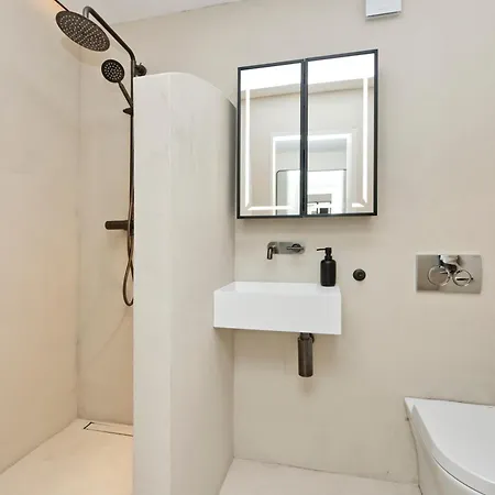 Luxury Designer Flat In Putney By Underthedoormat Appartamento Londra