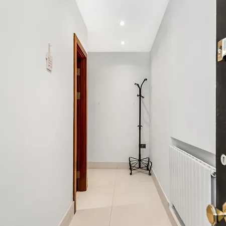 Elegance By The Park Apartment *