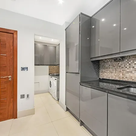 Apartment Elegance By The Park London
