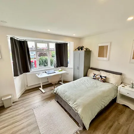 Delightful In Wimbledon * Raynes Park