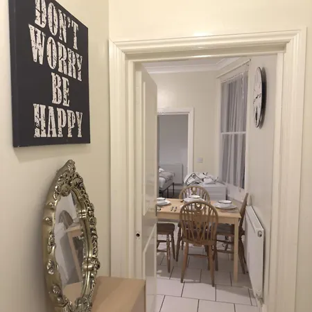 Budget 2 Bedroom Close To Hyde Park * London