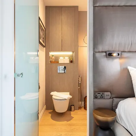 Architectural Triplex House In Heart Of Chelsea London