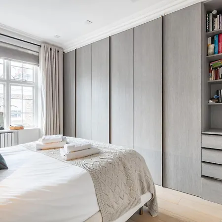 Architectural Triplex House In Heart Of Chelsea London