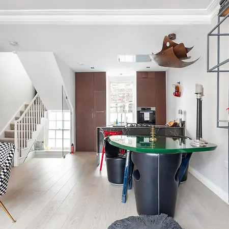 Architectural Triplex House In Heart Of Chelsea London