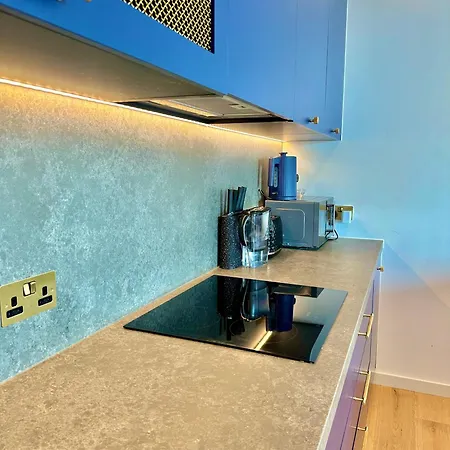 Beautiful View To Canary Wharf , O2 Arena , Near By Excel 3-beds Apartment London
