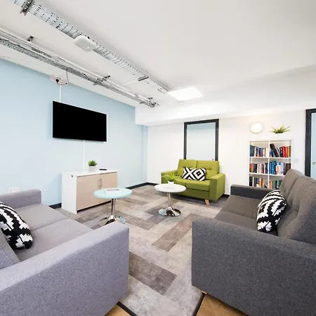 בית אירוח Student Only With Modern Kitchen And Bath