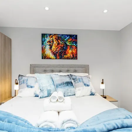 Elegant Hither Family Holiday home London