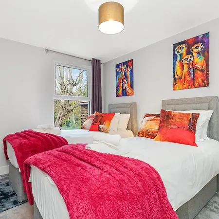 Elegant Hither Family Holiday home London