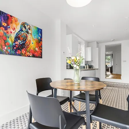 Elegant Hither Family London