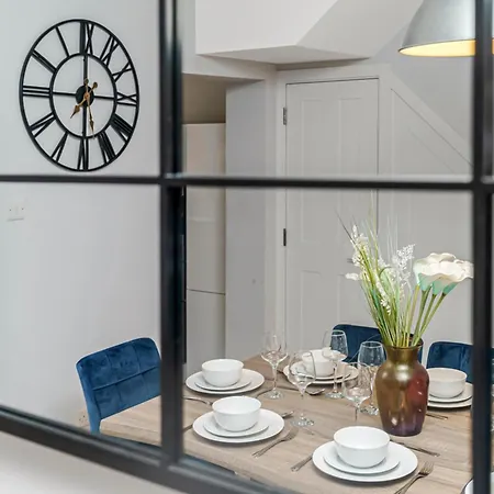 Elegant Hither Family Holiday home
