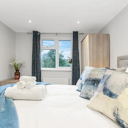 Elegant Hither Family London