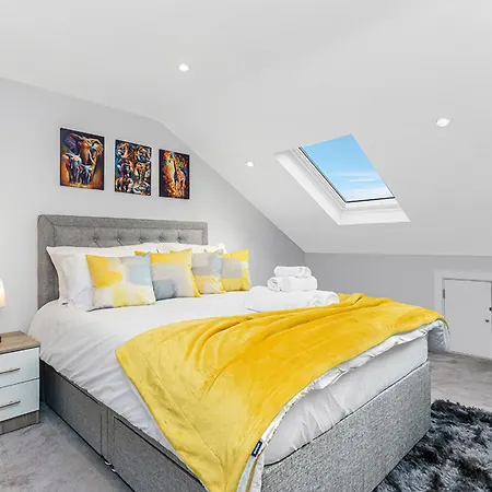 Elegant Hither Family London