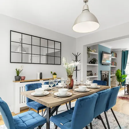 Elegant Hither Family Holiday home