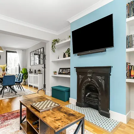 Elegant Hither Family Holiday home London