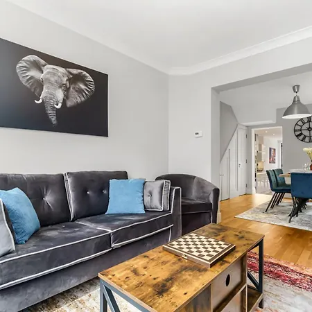 Elegant Hither Family London
