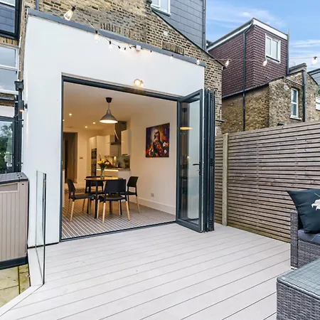 Elegant Hither Family Holiday home London