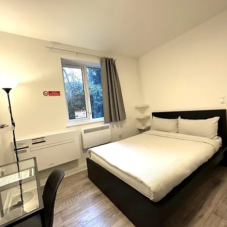 Hotel Sleeplicity London Heathrow Feltham
