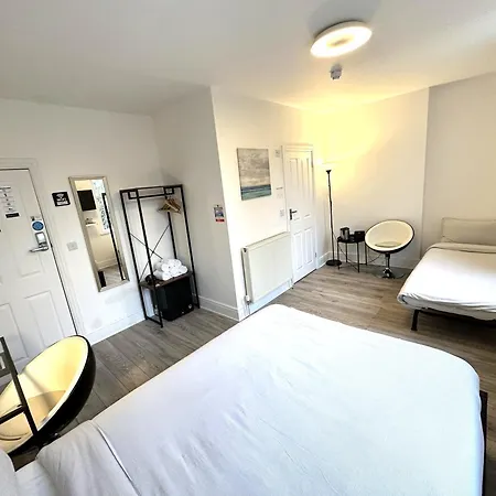 Sleeplicity London Heathrow 3* Feltham