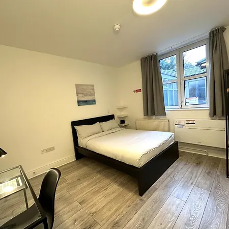 Hotel Sleeplicity London Heathrow Feltham