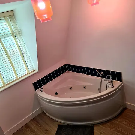 Angel Townhouse Hotel 3*