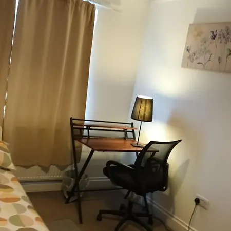 Lägenhet Cosy Relaxing 4 Bed With 2 Parking Space *