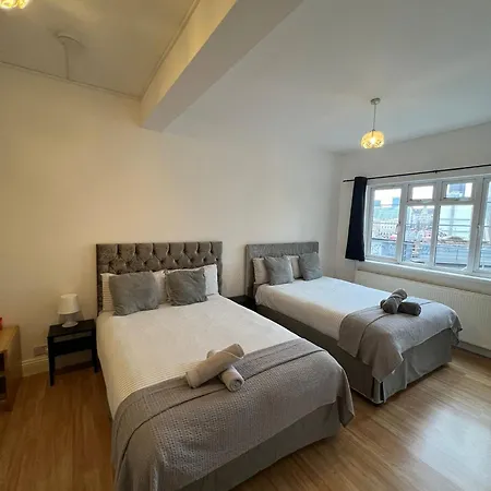 Homestay Affordable In Shared Flat, Bridge London
