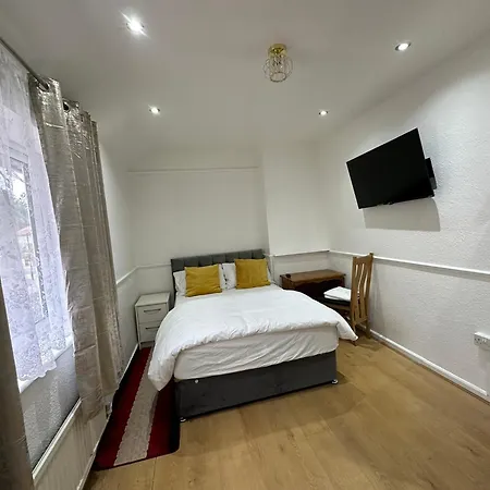 Double With Free Wifi Keedonwood Road