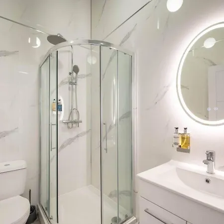 Stylish Comfort In London Finchley