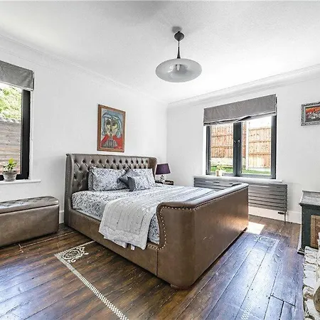 Designer With Spa And Magical Views 5 Bdr Holiday home *