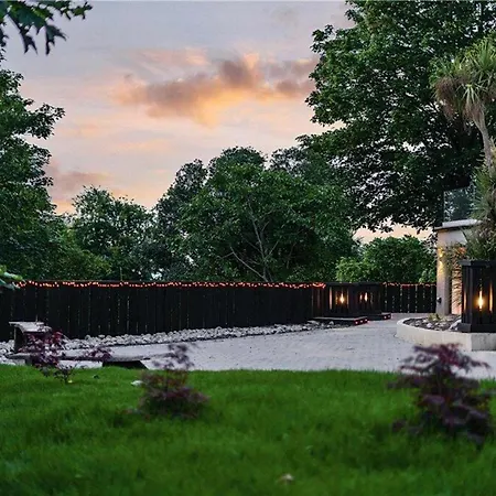 Designer With Spa And Magical Views 5 Bdr *