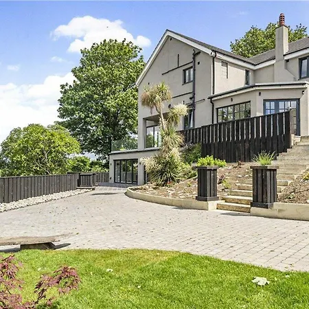 Holiday home Designer With Spa And Magical Views 5 Bdr *