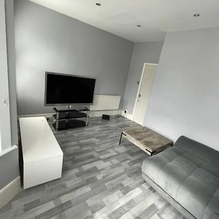 Large With Three Apartment London