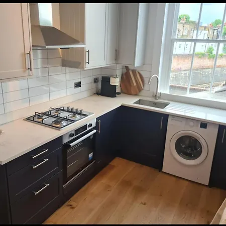 Mia Residence, Waterloo 4bed Apa Apartment London
