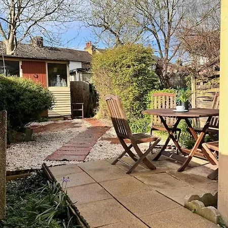 Holiday home Large House With Fast Trains To London *