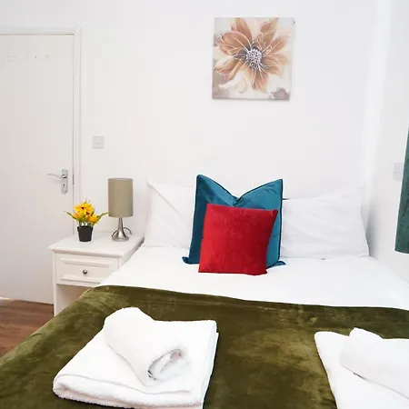 59a Comfortable 3 Bedroom Home, Sleeps 6 By Easy 2 Manage Holiday home *