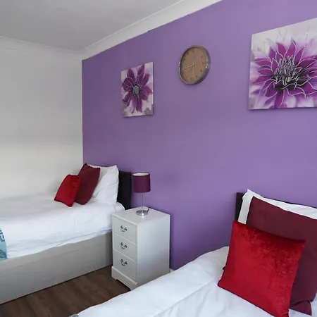 Holiday home 59a Comfortable 3 Bedroom Home, Sleeps 6 By Easy 2 Manage Cranford