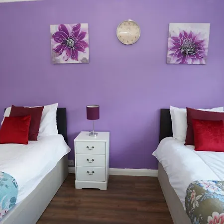 59a Comfortable 3 Bedroom Home, Sleeps 6 By Easy 2 Manage Holiday home *