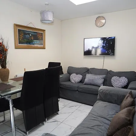 59a Comfortable 3 Bedroom Home, Sleeps 6 By Easy 2 Manage *